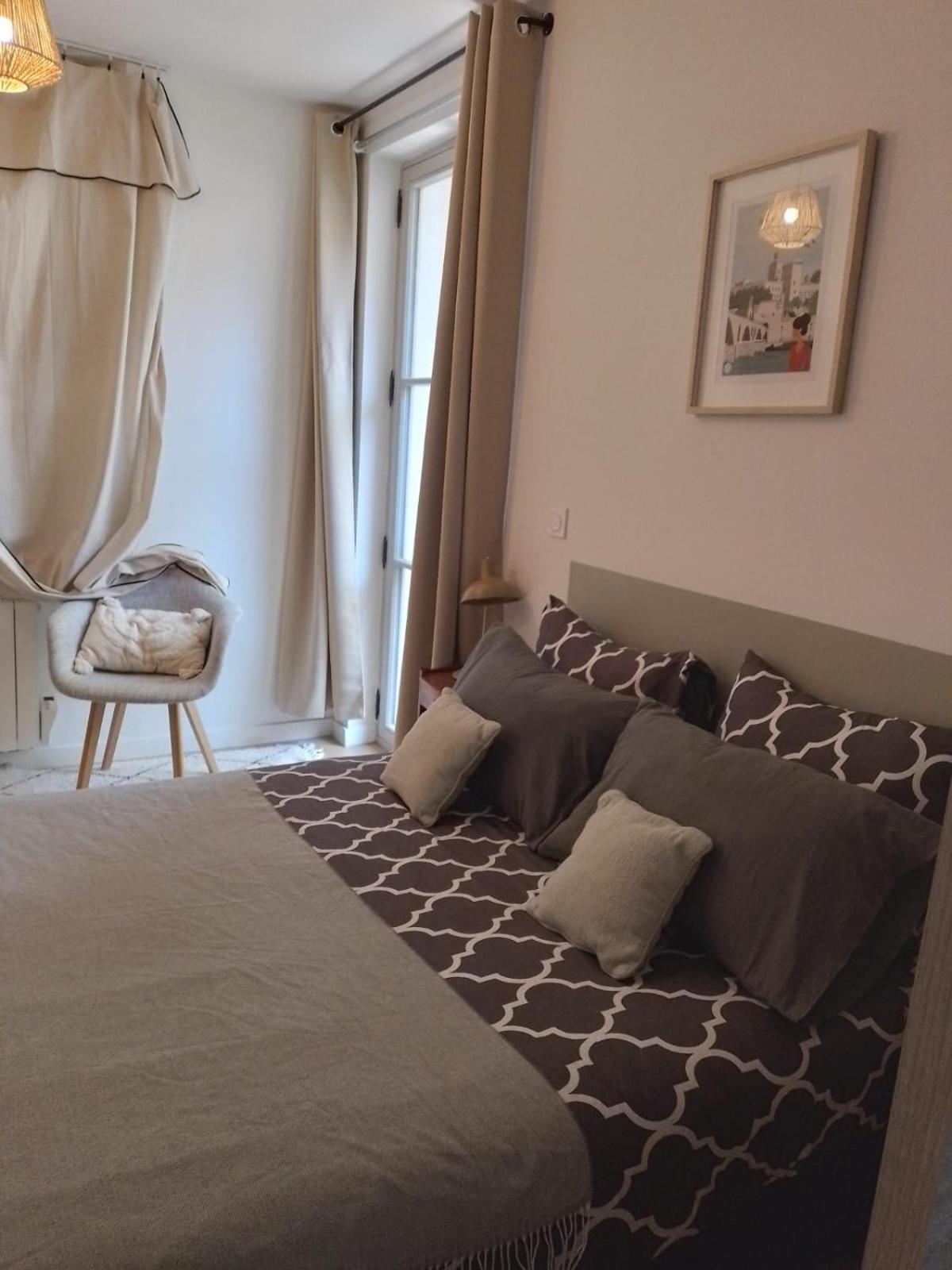 Pedestrian Area, Charming, 4 Persons Apartment Avignon
